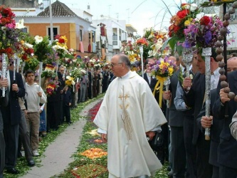 2 Padre Cunha Duarte-procissao-em-https folhadodomingo pt.jpg